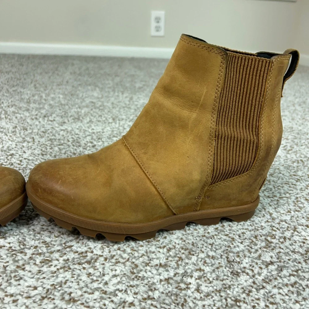 Sorel Boots Womens Size 8.5 Tan Casual Joan of Arctic Wedge II Chelsea Leather